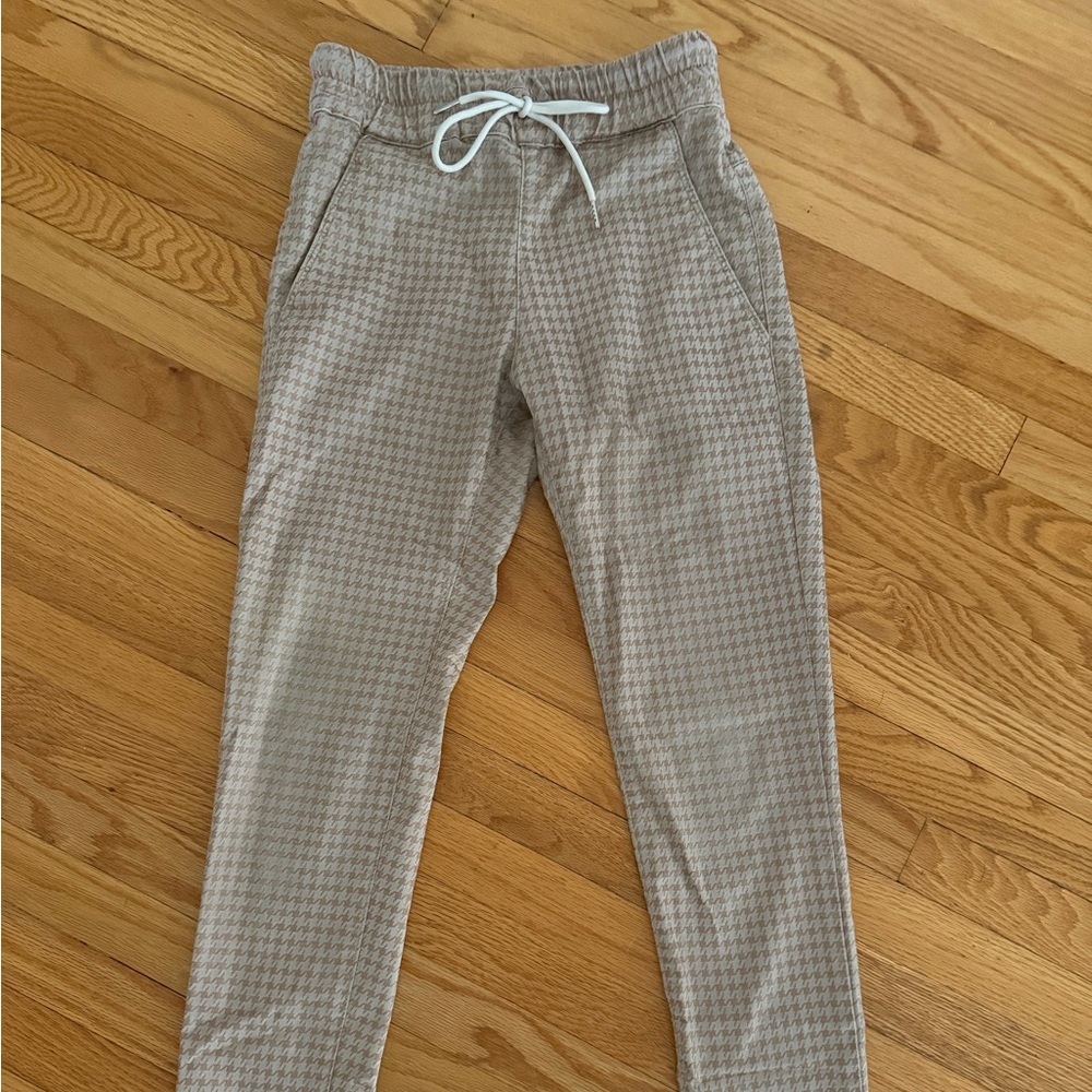 Bevy Flog Tan & Gold Houndstooth Patterned Pants